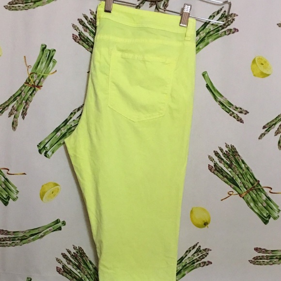 a.n.a Pants - a.n.a. yellow skinny pants corduroy Size 32/14
